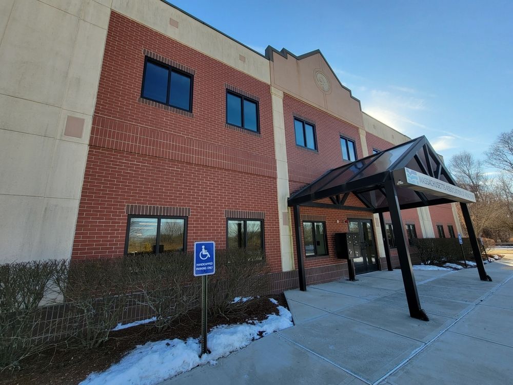 Route 1 Office Building: 18 Washington St, Foxboro, MA 02035